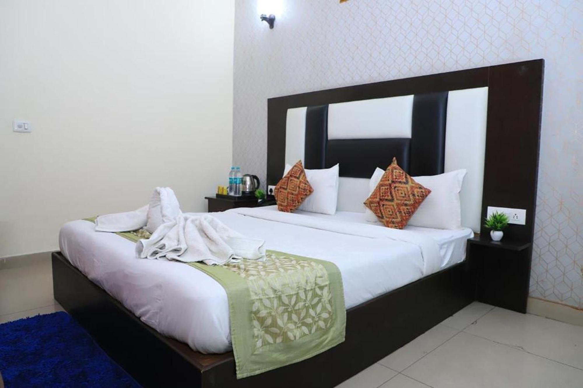 Hotel Global Inn By Quality Inn Nueva Delhi Exterior foto